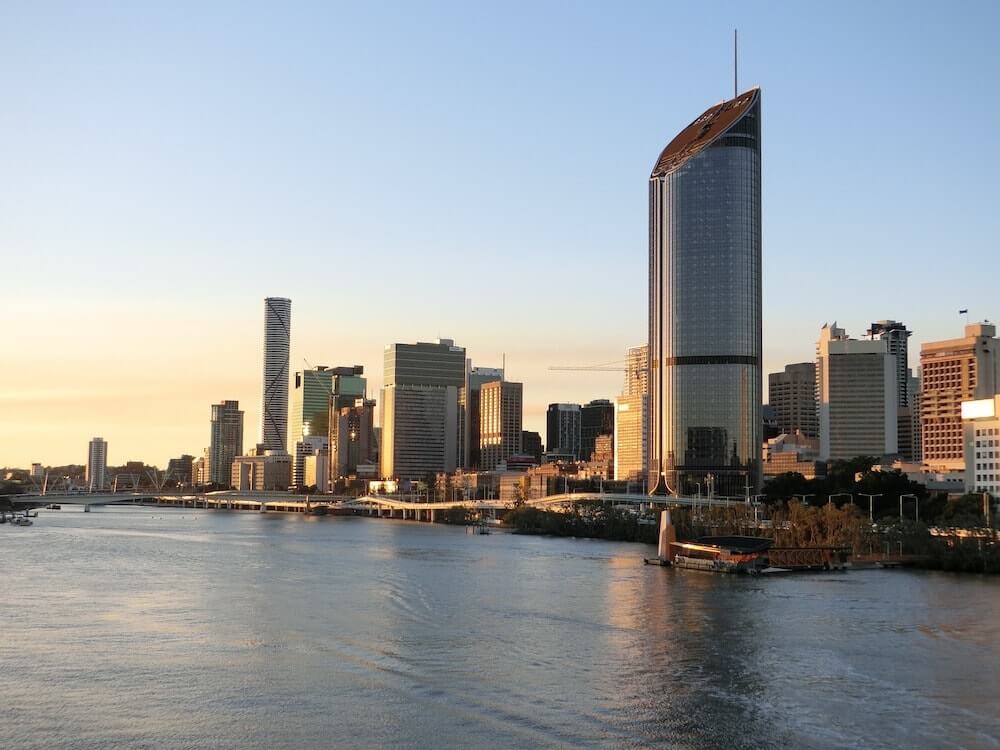 brisbane city with river side view